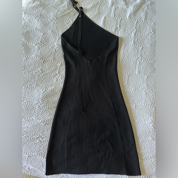 Zara Black one shoulder mini dress with buckle detail - Picture 2 of 4